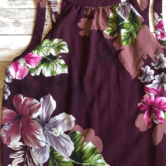 Express Cutout Tank Top - Picture 3 of 10